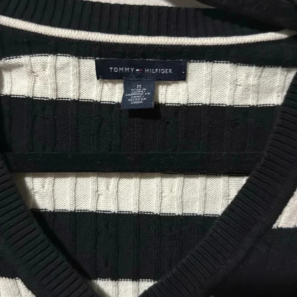Tommy Hilfiger Cotton Knit Vneck Sweater - Medium. Excellent condition. - Picture 2 of 8